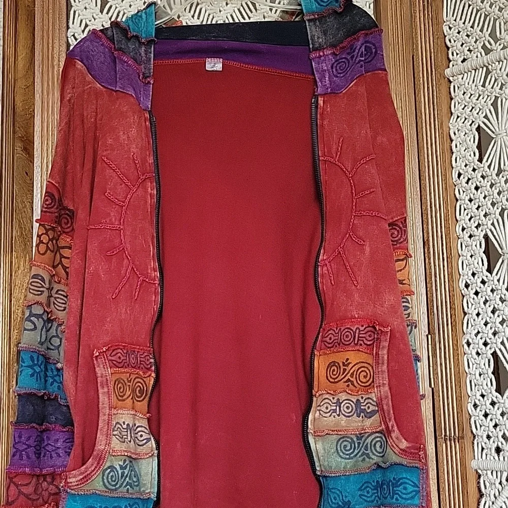 Multi colored sweatshirt with hood.Boho style. Size XL but actually seems like S - Picture 6 of 6